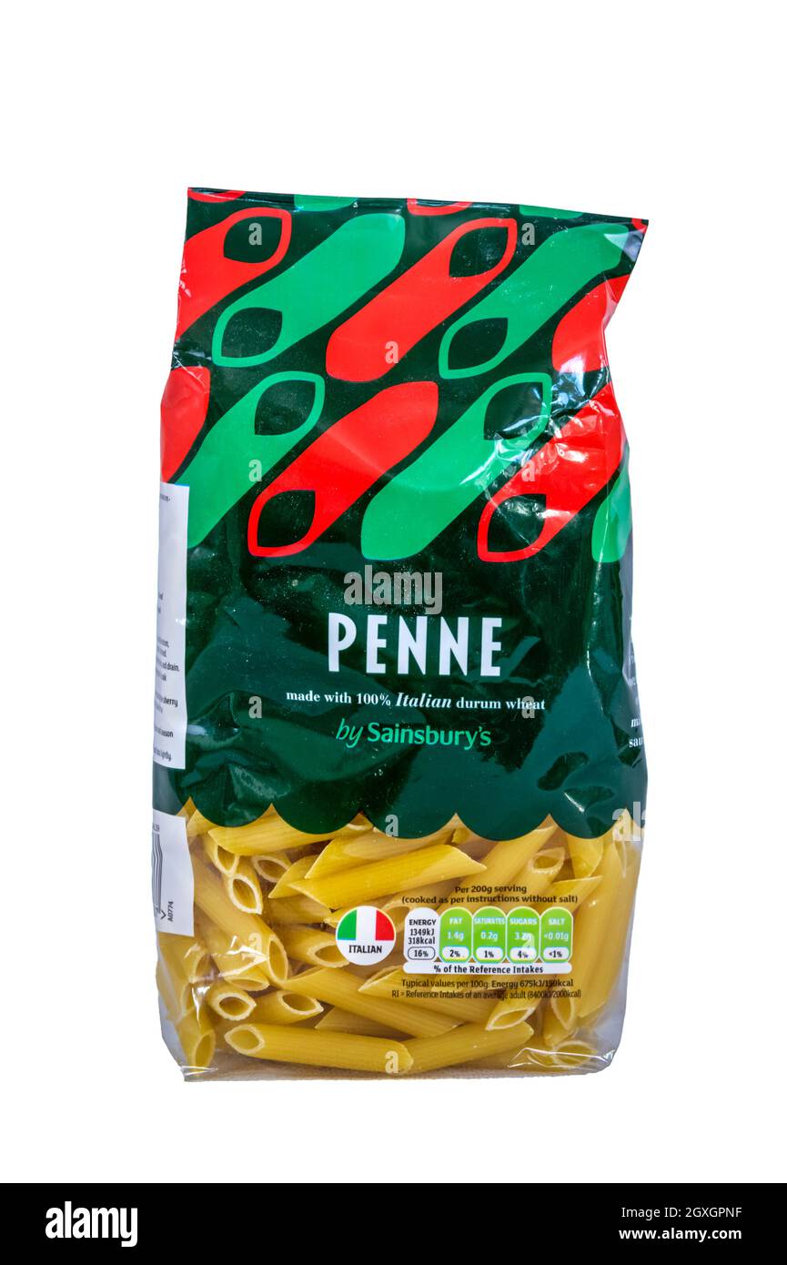 Un paquet de pâtes séchées Penne. Banque D'Images