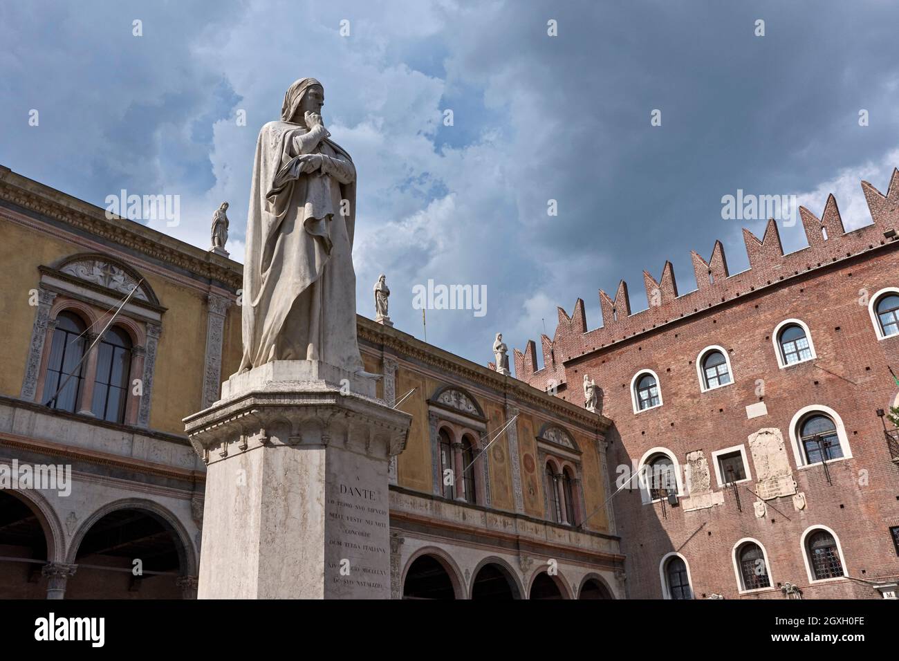 Dante. Piazza dei Signori, Vérone. Vénétie. Italie Banque D'Images