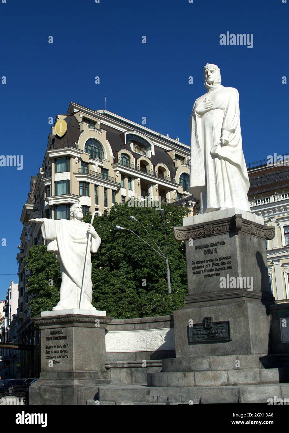 Kiev, Ukraine 07.11.2020. Monument à la princesse Olga près du ministère des Affaires étrangères de l'Ukraine à Kiev, Ukraine, un matin ensoleillé d'été Banque D'Images