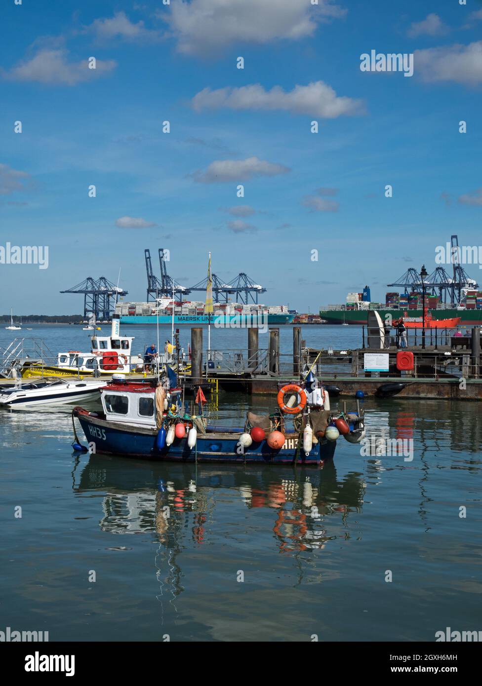 Port de Harwich, situé à l'embouchure des rivières Orwell et Stour, à distance du port de conteneurs Felixstowe, Harwich, Essex, Angleterre, Royaume-Uni Banque D'Images