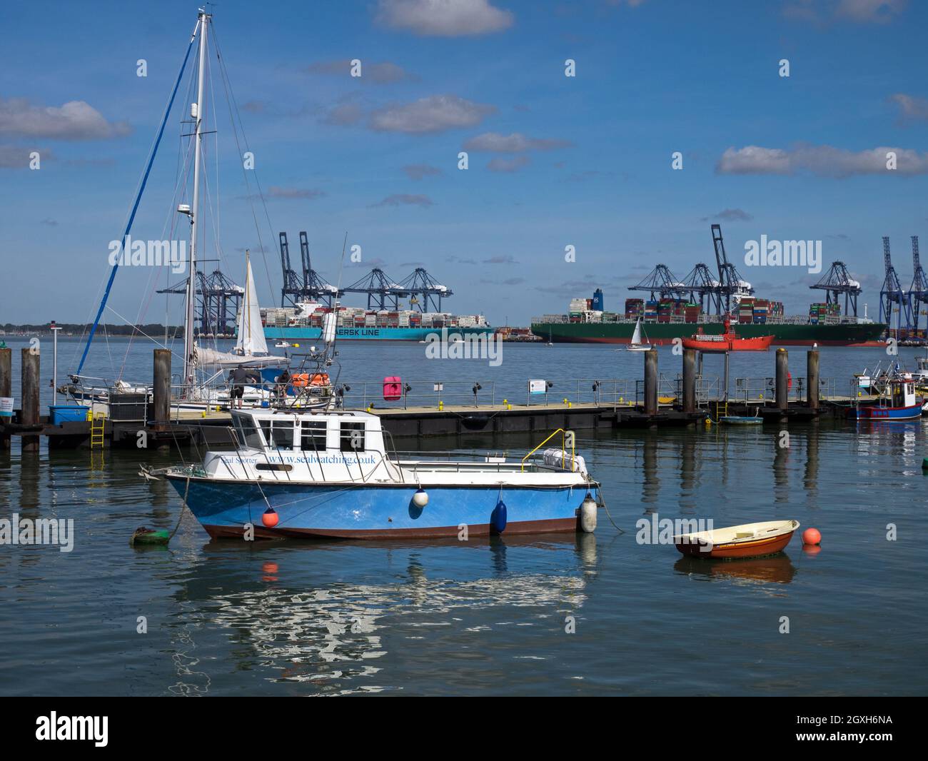 Port de Harwich, situé à l'embouchure des rivières Orwell et Stour, à distance du port de conteneurs Felixstowe, Harwich, Essex, Angleterre, Royaume-Uni Banque D'Images