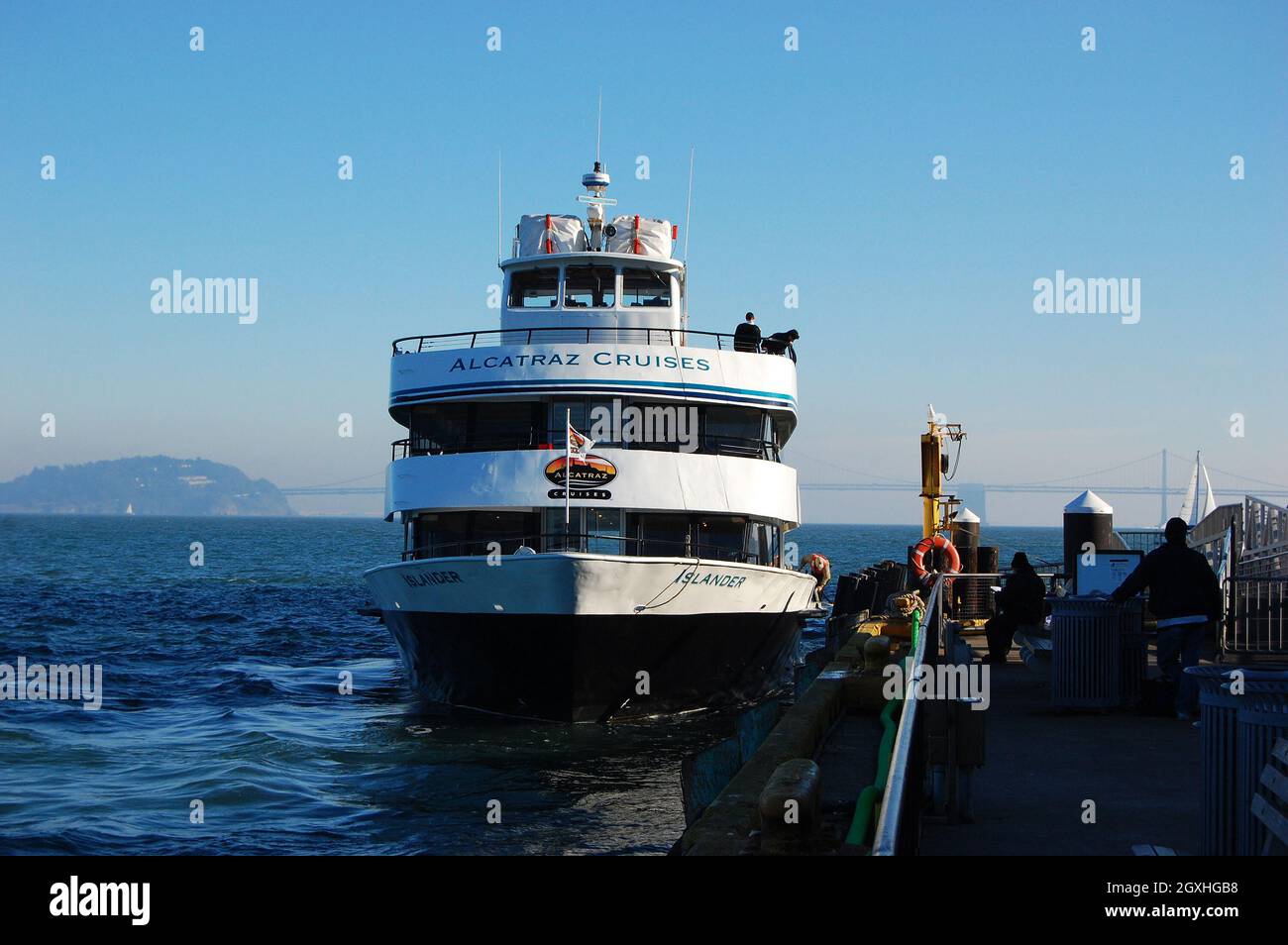Alcatraz Cruises Islander à l'île d'Alcatraz amarré à l'embarcadère 33 dans le centre-ville de San Francisco, Californie, États-Unis. Banque D'Images
