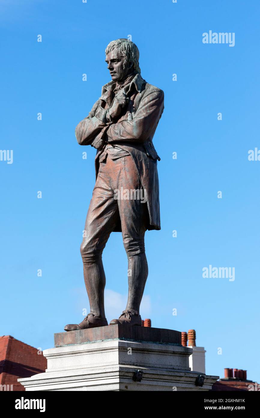 Statue de Robert Burns, barde national écossais, célèbre poète du XVIIIe siècle, à Burns Statue Square, Ayr, Écosse, Royaume-Uni Banque D'Images