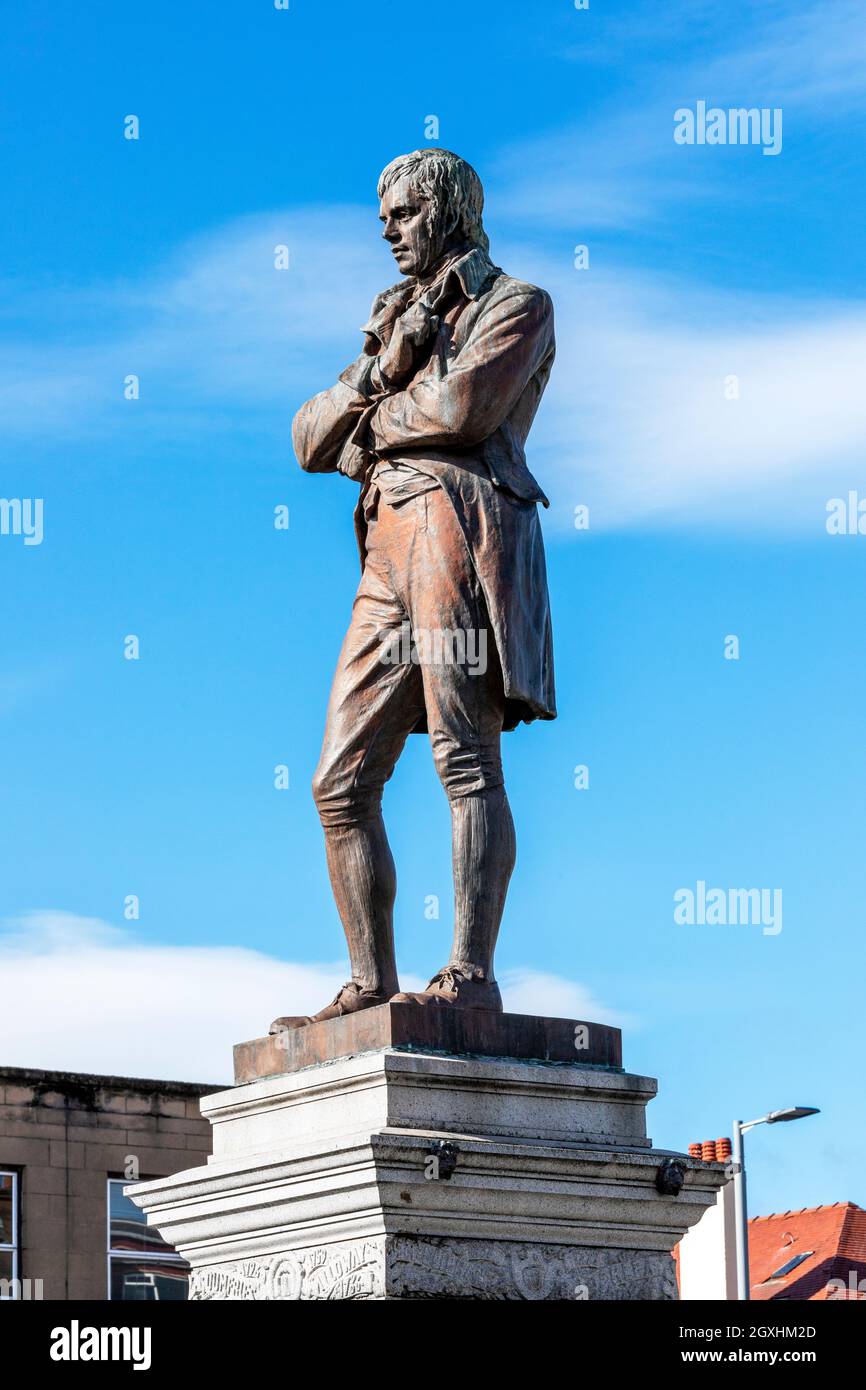 Statue de Robert Burns, barde national écossais, célèbre poète du XVIIIe siècle, à Burns Statue Square, Ayr, Écosse, Royaume-Uni Banque D'Images