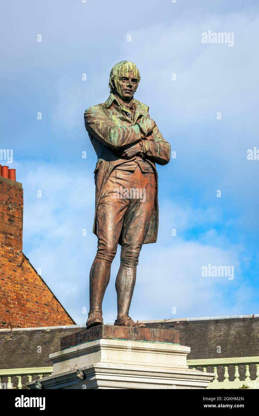 Statue de Robert Burns, barde national écossais, célèbre poète du XVIIIe siècle, à Burns Statue Square, Ayr, Écosse, Royaume-Uni Banque D'Images