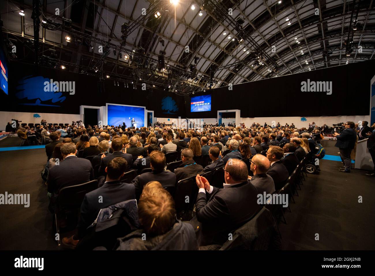 Manchester, Angleterre, Royaume-Uni. 5 octobre 2021. PHOTO : le député de Sajid Javid, secrétaire d'État à la Santé et aux soins sociaux, a prononcé un discours clé lors de la conférence. Scènes pendant la Conférence du parti conservateur #CPC21. Crédit : Colin Fisher/Alay Live News Banque D'Images