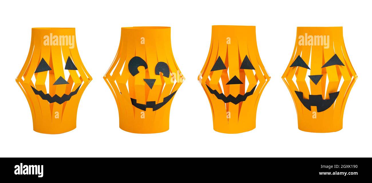 Ensemble de lanternes de citrouilles orange. Lanternes en papier drôles avec visages de citrouille effrayants pour Halloween décoration isolée sur fond blanc. Lanternes en papier craf Banque D'Images