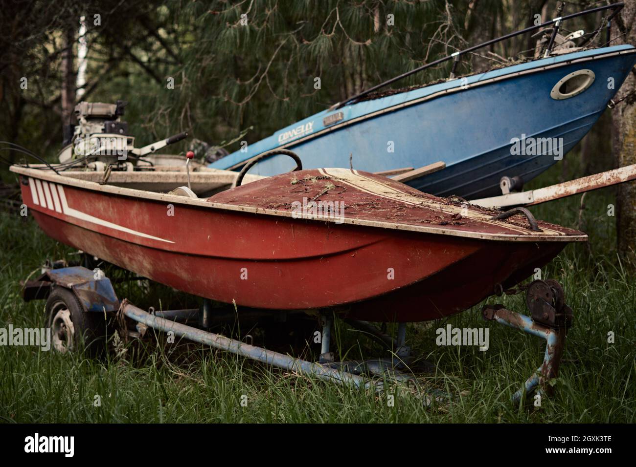 Deux vieux bateaux qui ont été abandonnés Banque D'Images