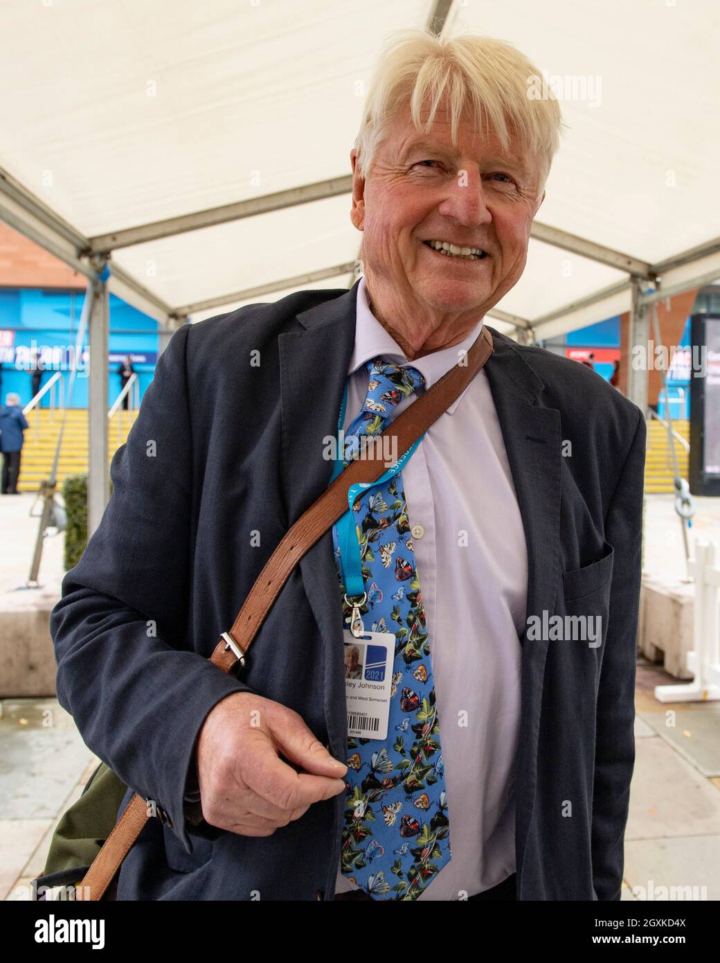 Manchester, Angleterre, Royaume-Uni. 5 octobre 2021. PHOTO : Stanley Johnson - Père du Premier ministre britannique Boris Johnson. Scènes pendant la Conférence du parti conservateur #CPC21. Crédit : Colin Fisher/Alay Live News Banque D'Images