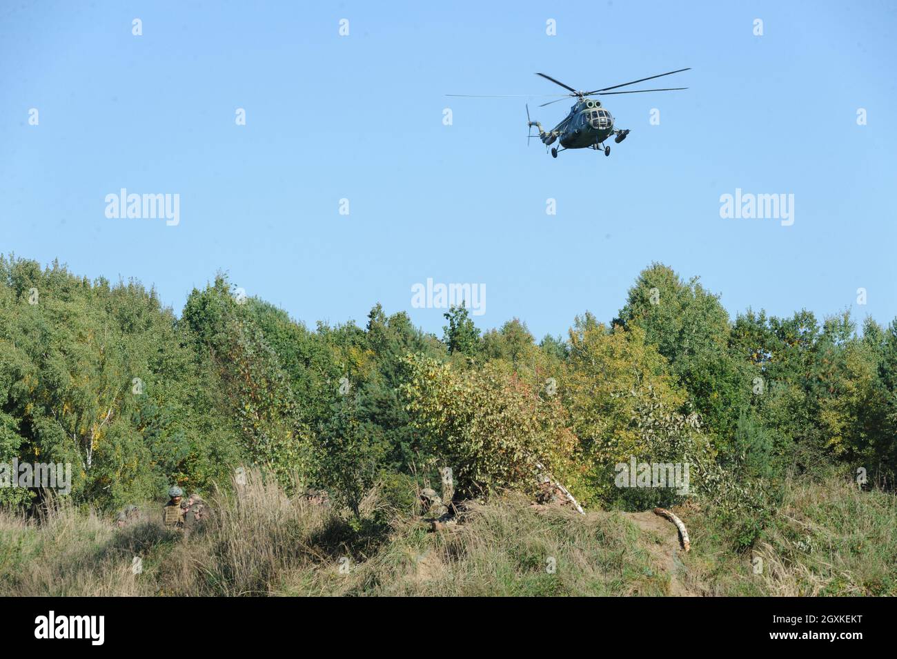 Avion vu pendant les exercices militaires internationaux 'Rapid Trident - 2021'. Sur le territoire du Centre international pour le maintien de la paix et la sécurité de l'Académie nationale des forces terrestres, nommé d'après Hetman Petro Sahaidachny, des exercices de commandement et d'état-major ukrainien-américain impliquant des troupes 'Rapid Trident - 2021' ont lieu, ils ont commencé le 20 septembre et dureront jusqu'au 1er octobre 2021. Des soldats de 15 pays participent aux exercices (Ukraine, Etats-Unis, Allemagne, Bulgarie, Géorgie, Italie, Pologne, Roumanie, Grande-Bretagne et autres). Au total, environ 6,000 militaires sont impliqués dans le Banque D'Images