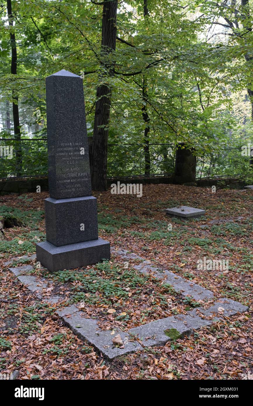 Pszczyna, Pologne - 28 septembre 2021. Sépultures de guerre soviétique et site commémoratif à Pszczyna. Environ 12,000 tombes de soldats et d'officiers de l'Armée rouge qui sont tombés Banque D'Images