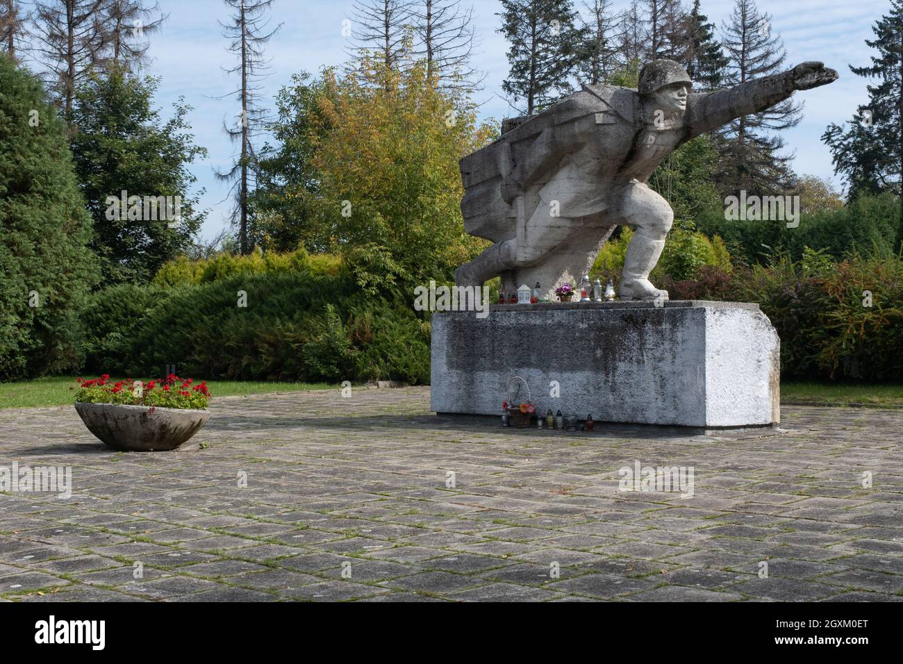 Bielsko-Biala, Pologne - 28 septembre 2021. Cimetière de guerre soviétique et site commémoratif à Bielsko-Biala. Environ 11,000 tombes de soldats et d'offenses de l'Armée rouge Banque D'Images