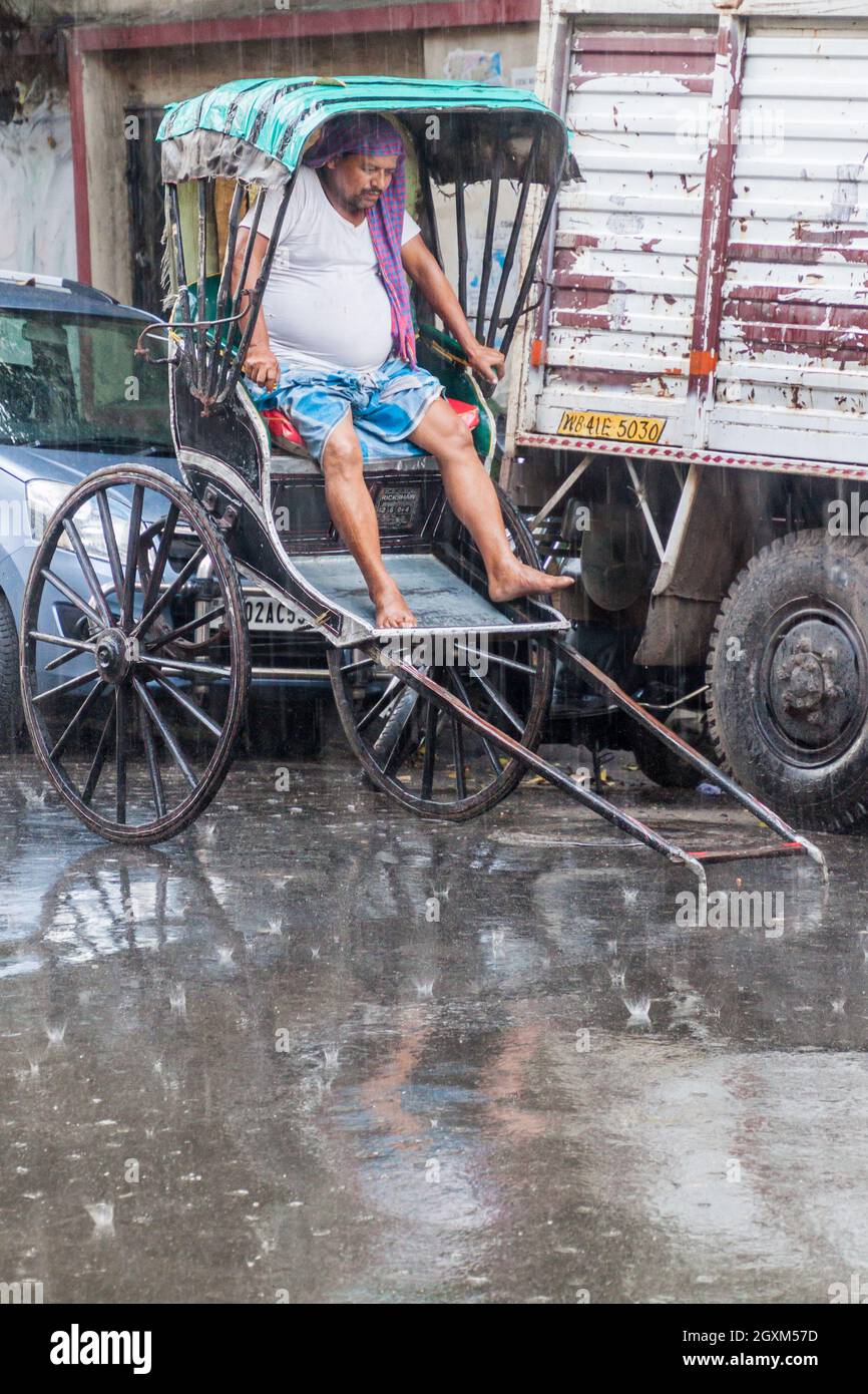 KOLKATA, INDE - 30 OCTOBRE 2016 : pousse-pousse dans le centre de Kolkata, Inde Banque D'Images