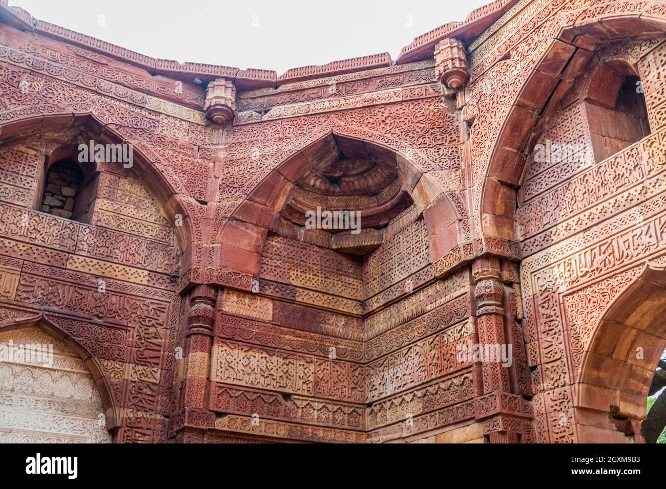 Détail de la tombe d'Iltutmish dans le complexe de Qutub à Delhi, Inde. Banque D'Images