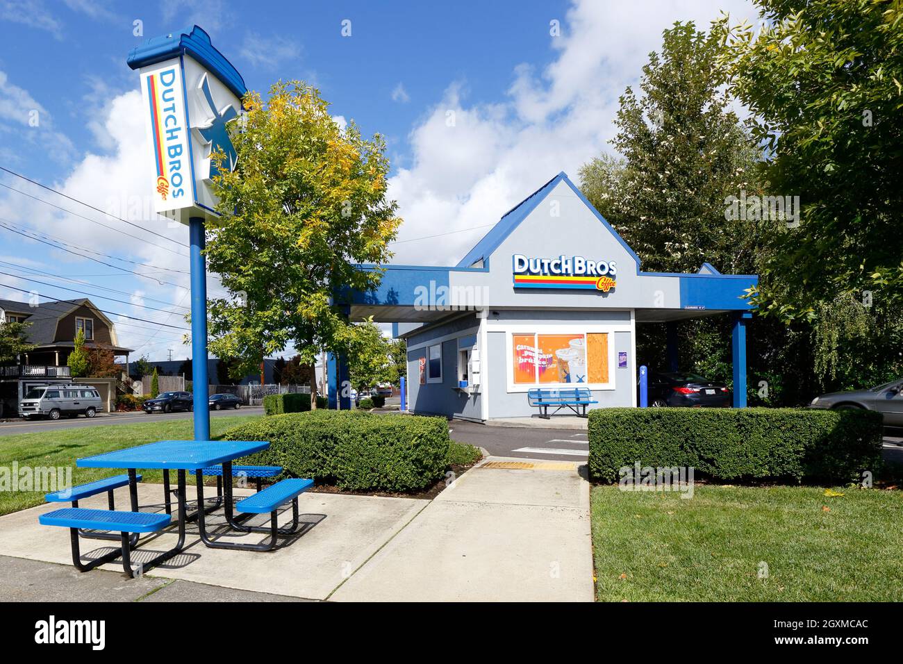 Dutch Bros Coffee, 2110 NW 23rd Ave, Portland, Oregon. Extérieur d'un restaurant sans siège, chaîne de cafés du drive-in. Banque D'Images