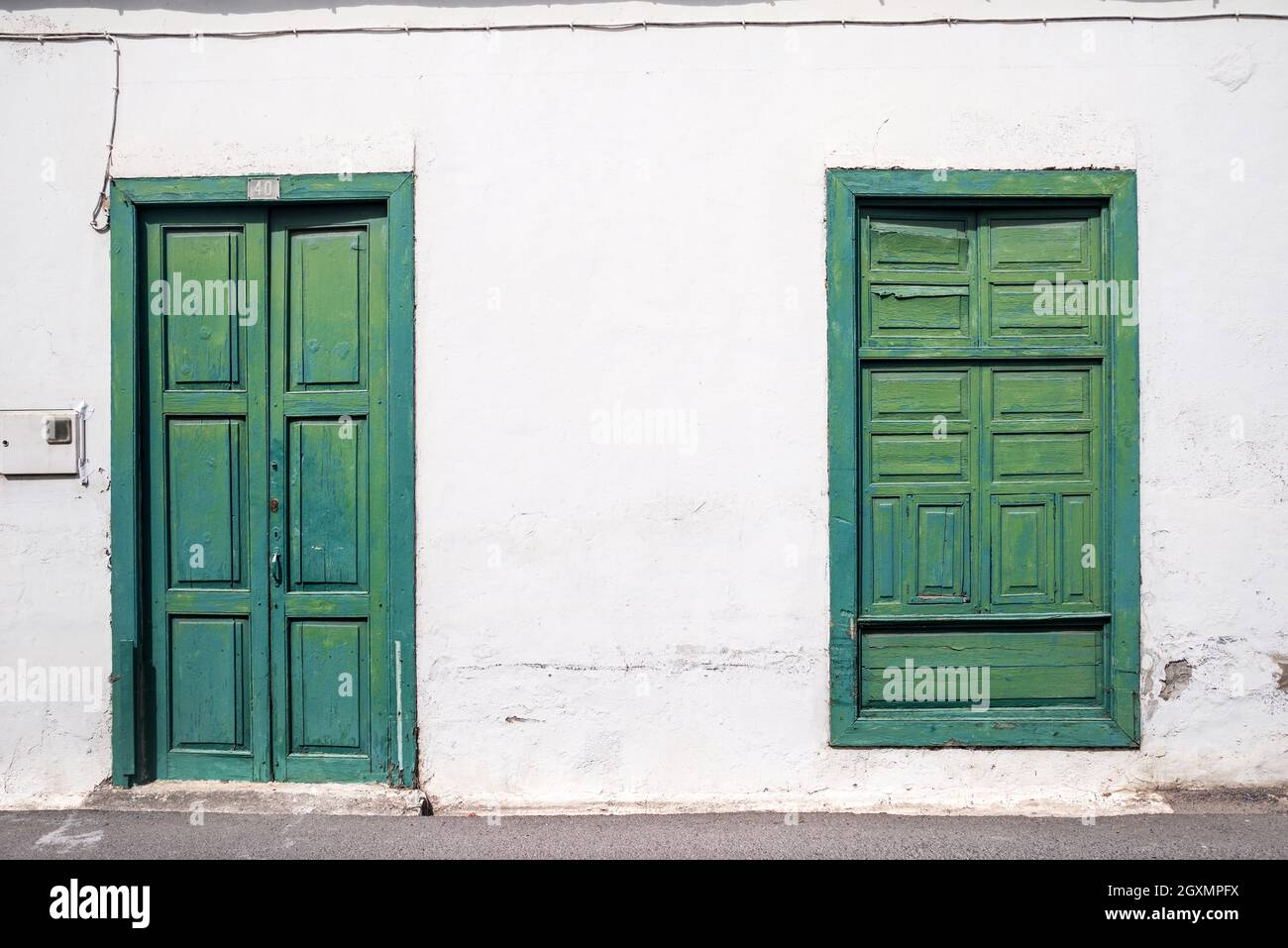 Maison blanche typique de Lanzarote avec des volets verts à Haria - Lanzarote, îles Canaries Banque D'Images