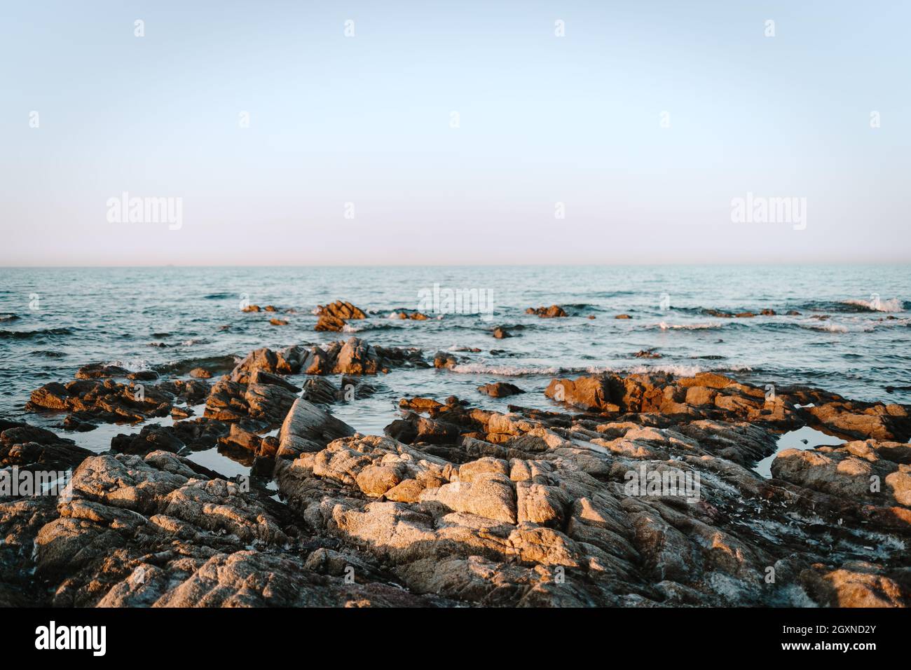 Belle vue sur la mer sur la côte est de la Sardaigne en Italie Europe Banque D'Images