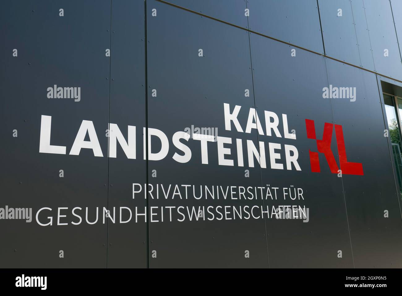 Karl Landsteiner Université privée pour les sciences de la santé, logo sur le bâtiment, Krems, Wachau, Basse-Autriche, Autriche Banque D'Images