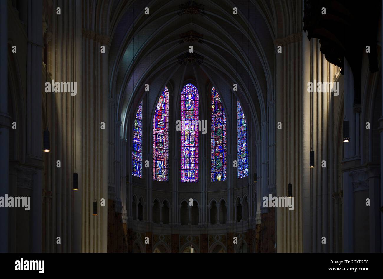 Madonna bleu ciel, la Vierge bleue, notre Dame de la belle verrière dans le choeur de la Cathédrale notre-Dame, Chartres, Eure-et-Loir, France Banque D'Images