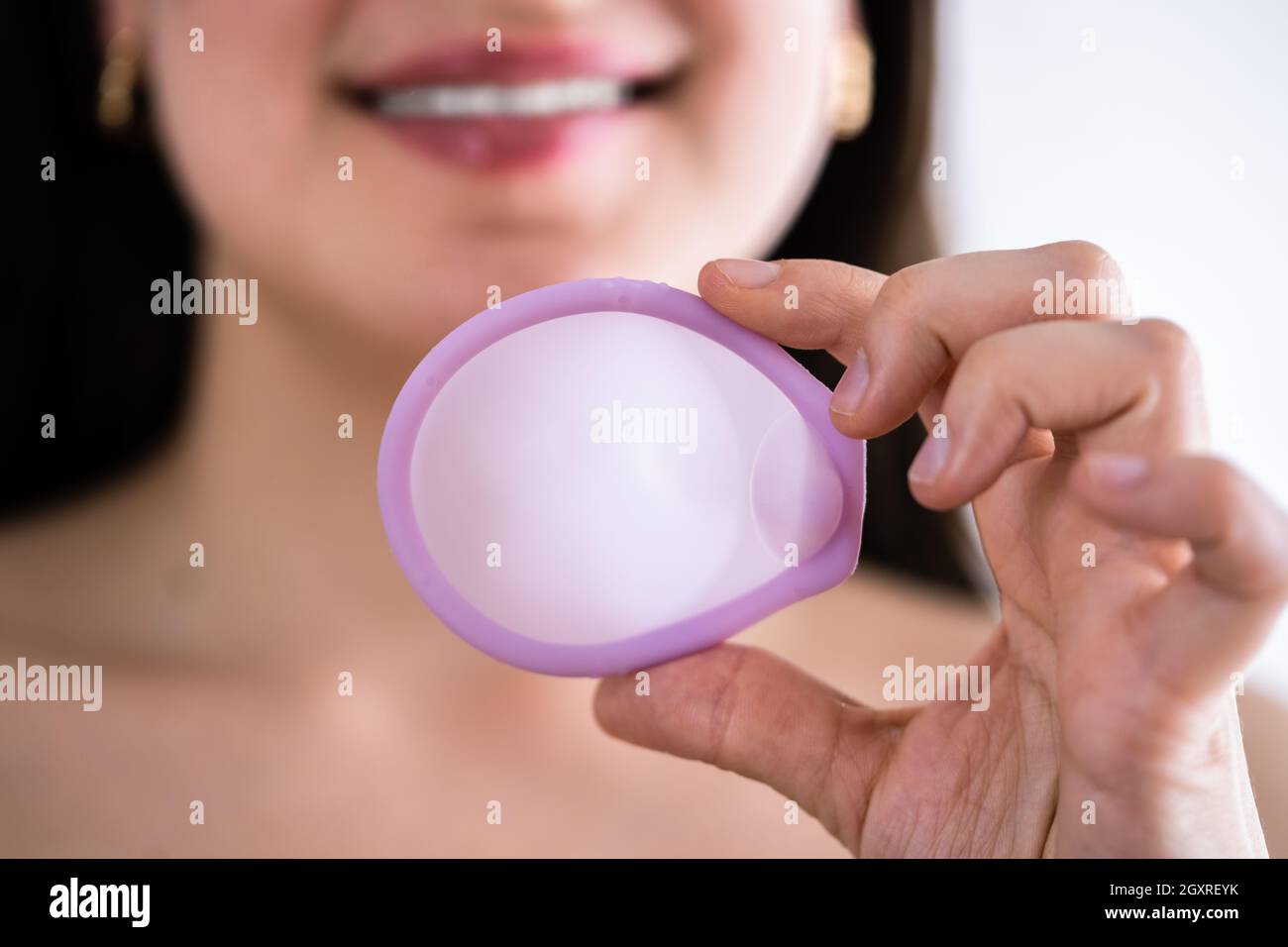 Bague contraceptive vaginale à diaphragme. Contraception de spermicide et  contrôle des naissances Photo Stock - Alamy