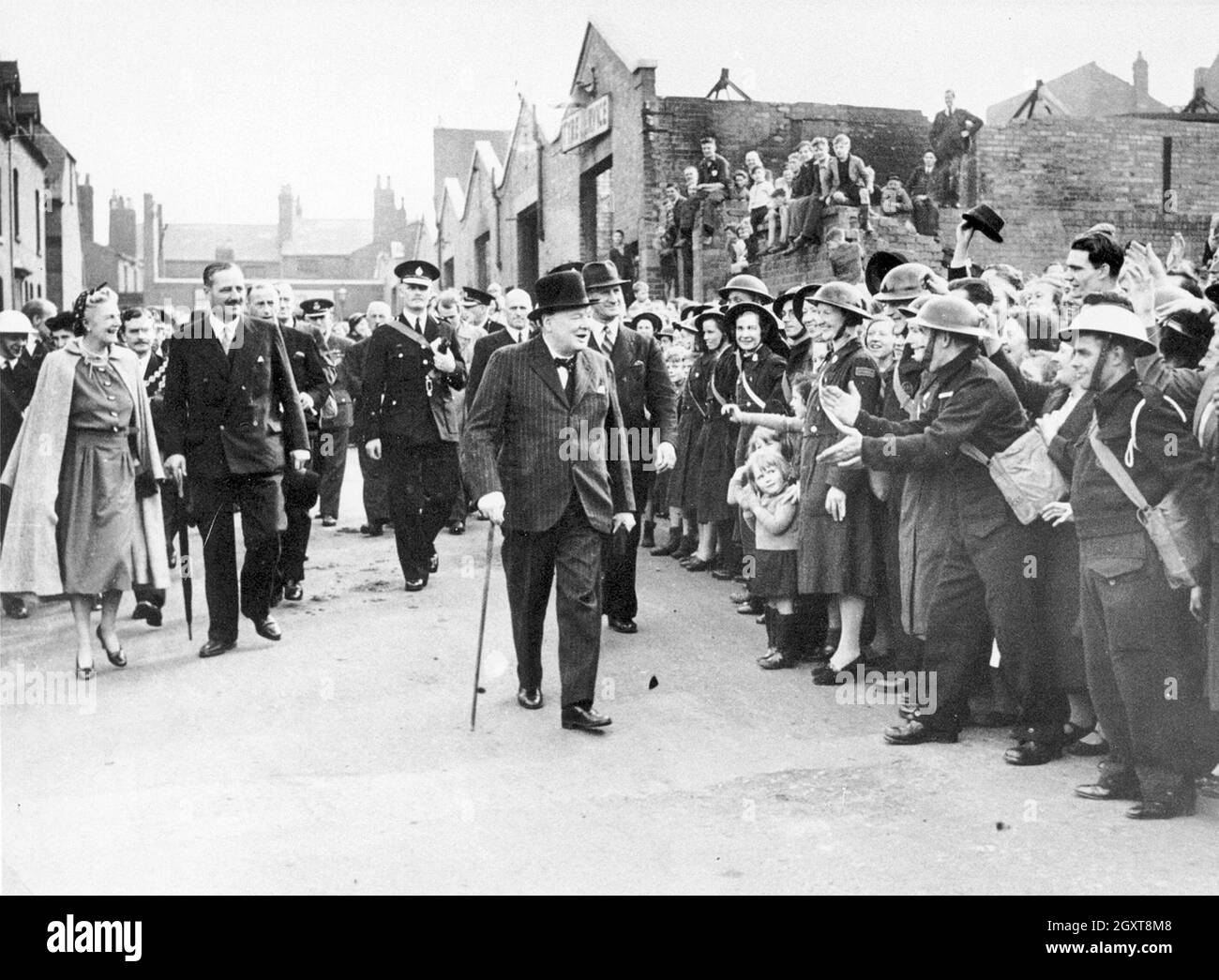 Churchill visite Birmingham en 1941 pour voir des dégâts à la bombe Banque D'Images