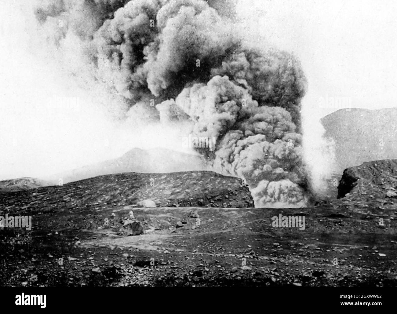 Volcan du Mont Aso, Japon, début des années 1900 Banque D'Images