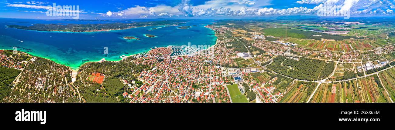 Biograd na Moru Archipel et Ravni Kotari vue panoramique aérienne, paysage côtier de Croatie Banque D'Images
