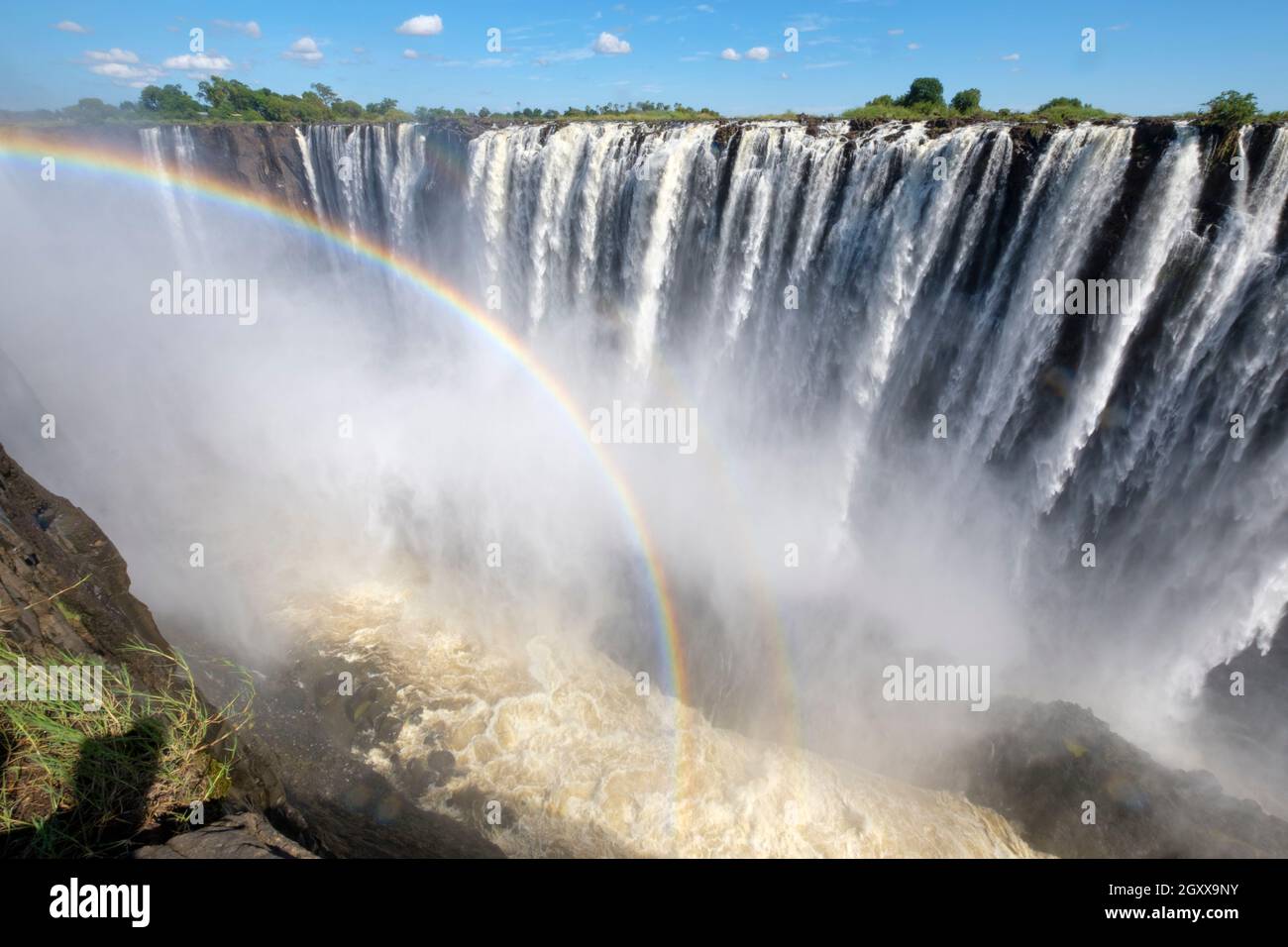 Chutes Victoria avec arc-en-ciel.Parc national de Victoria Falls, Zimbabwe, Afrique Banque D'Images