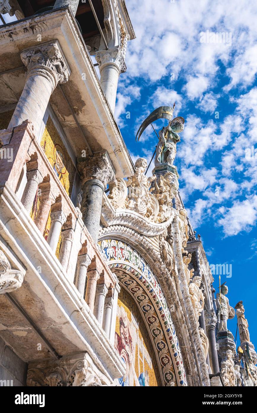 Détails magnifiques de la basilique Saint-Marc à Venise Photo Stock - Alamy