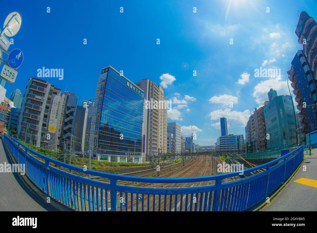 Groupe de lignes menant à la gare de Yokohama. Lieu de tournage : préfecture de kanagawa, ville de Yokohama Banque D'Images