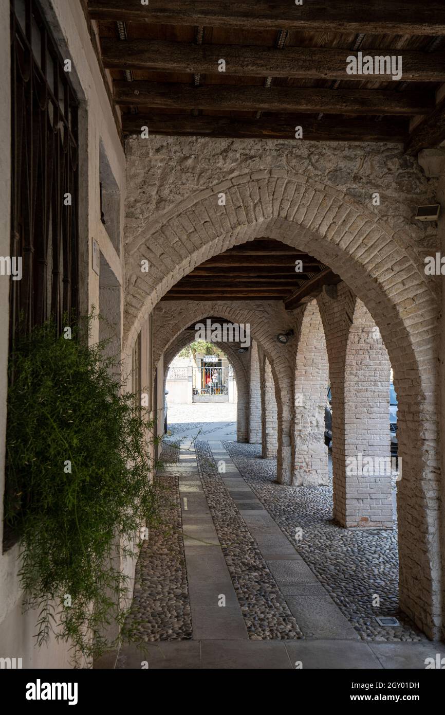 Spilimbergo, Italie. 3 juin 2021. Vue sur l'ancienne maison médiévale dans le centre-ville Banque D'Images