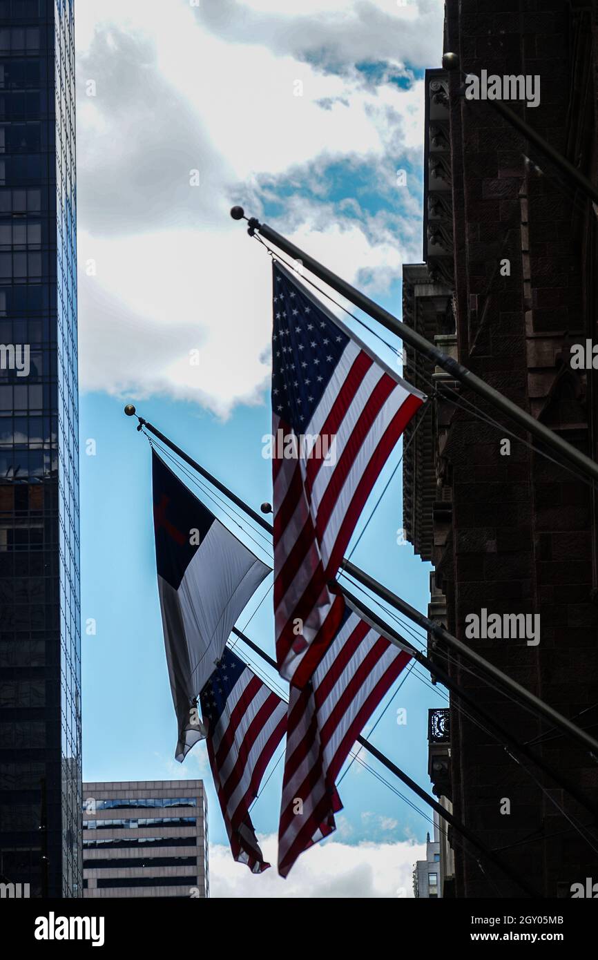 Horizon de New York et Stars and Stripes. Lieu de tournage : New York, Manhattan Banque D'Images