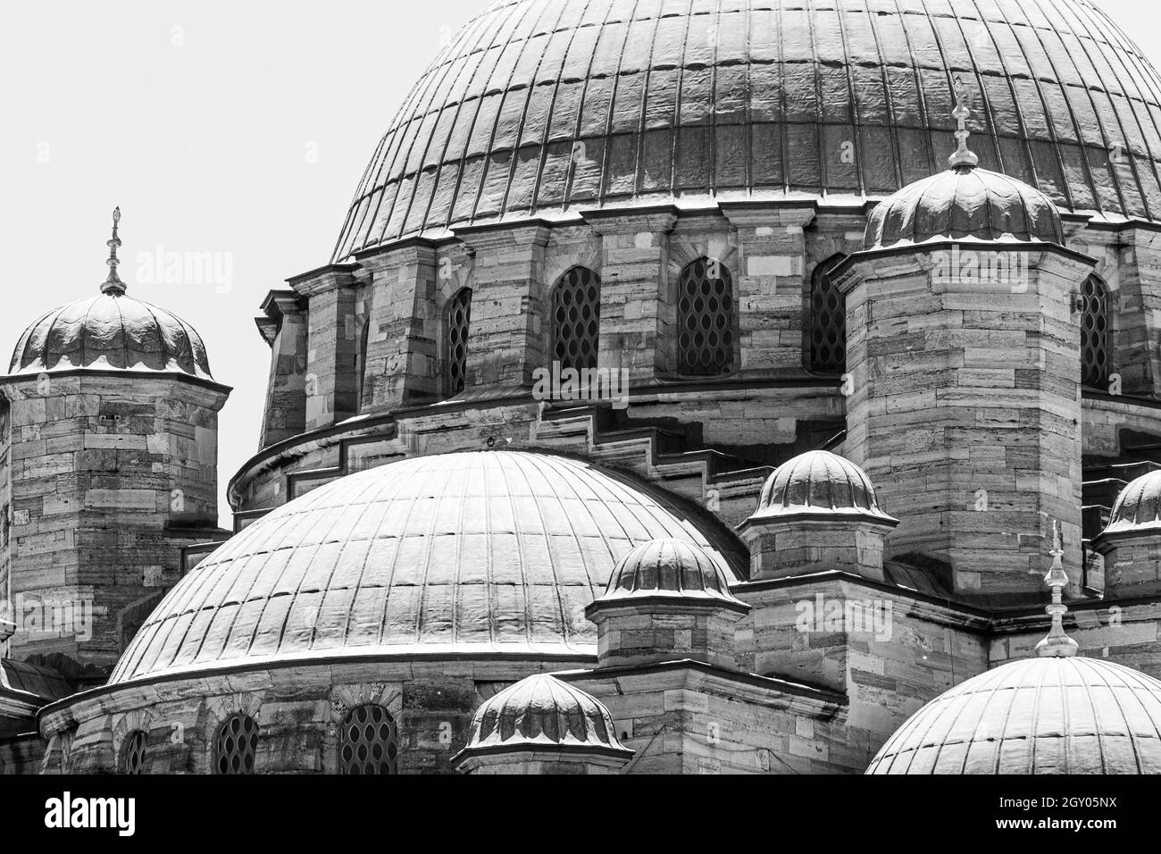 Istanbul, Turquie; 26 mai 2013: Architecture byzantine dans les dômes de la Nouvelle Mosquée. Banque D'Images