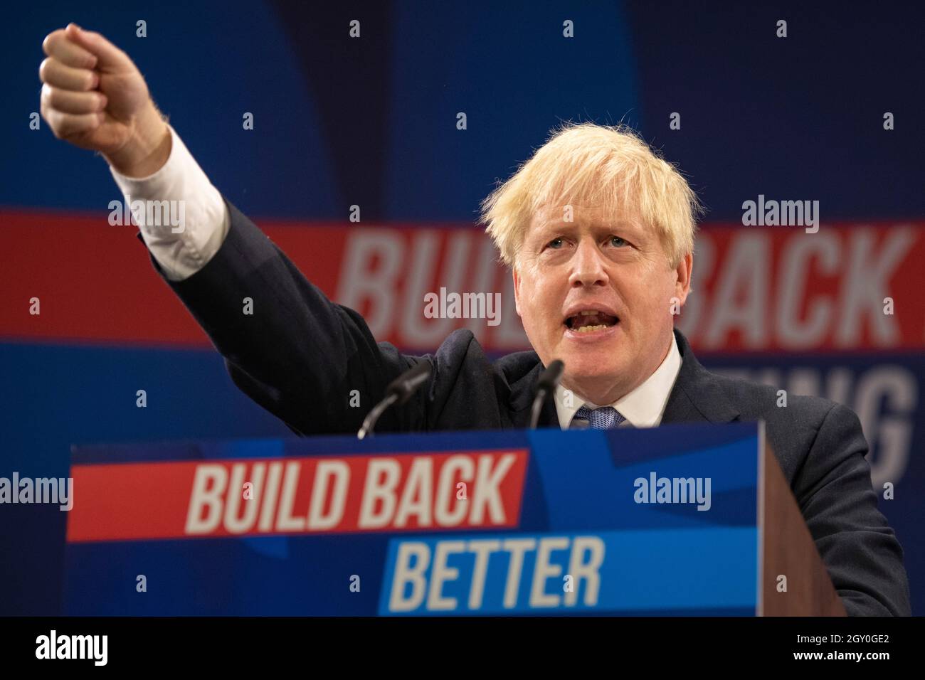 Manchester, Angleterre, Royaume-Uni. 6 octobre 2021. PHOTO : le député Boris Johnson, le Premier ministre britannique et chef du parti conservateur britannique, termine en prenant la parole à la Conférence nationale avec son discours clé pour mieux construire, Conférence du parti conservateur #CPC21. Crédit : Colin Fisher/Alay Live News Banque D'Images