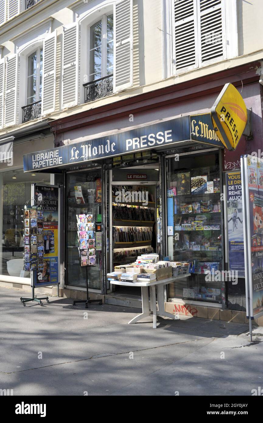 FRANCE.PARIS (75) UN DES RARES LIBRAIRIES ET MAGASINS DE STATIONRIES DANS LE QUARTIER 12 Banque D'Images