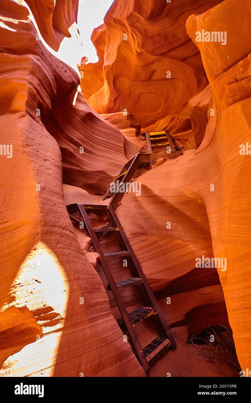 Des escaliers mènent au fond du canyon orange ! Banque D'Images