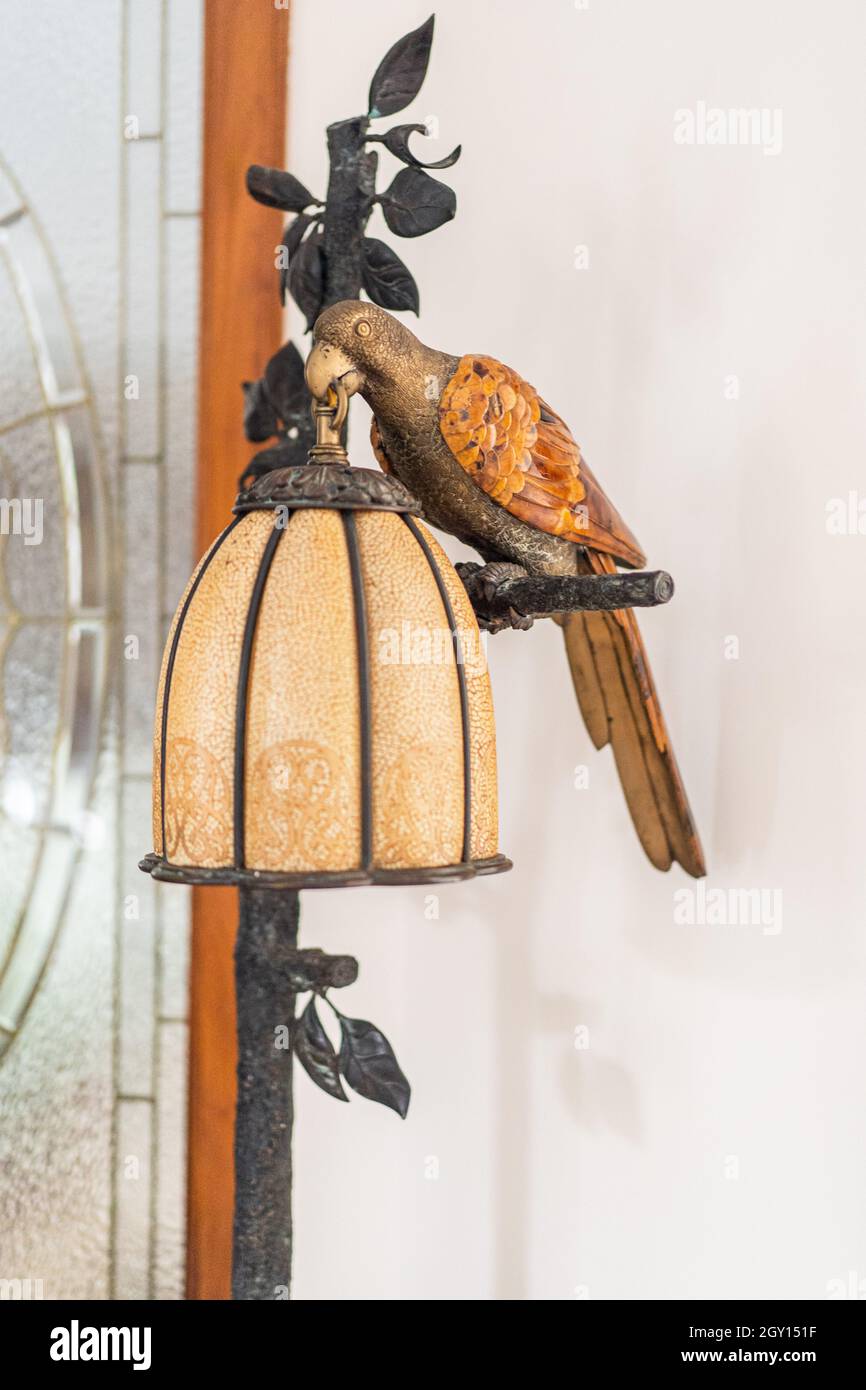 Gros plan d'un chandelier lumineux vintage dans le design intérieur de la  maison Photo Stock - Alamy