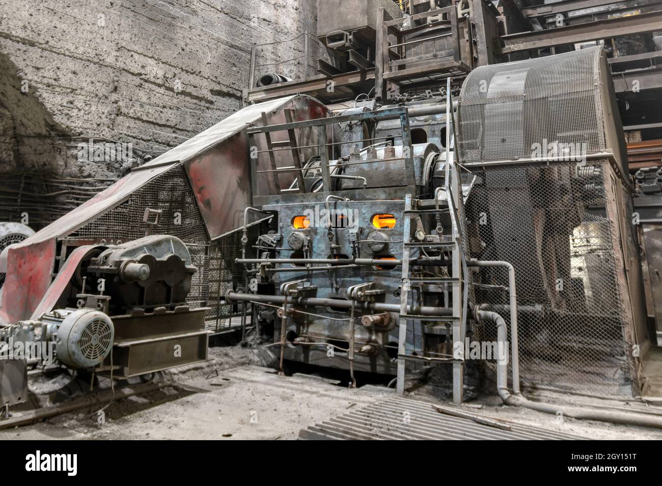 Ancien broyeur de pierre. Concasseur à mâchoires pour écraser le minerai Banque D'Images