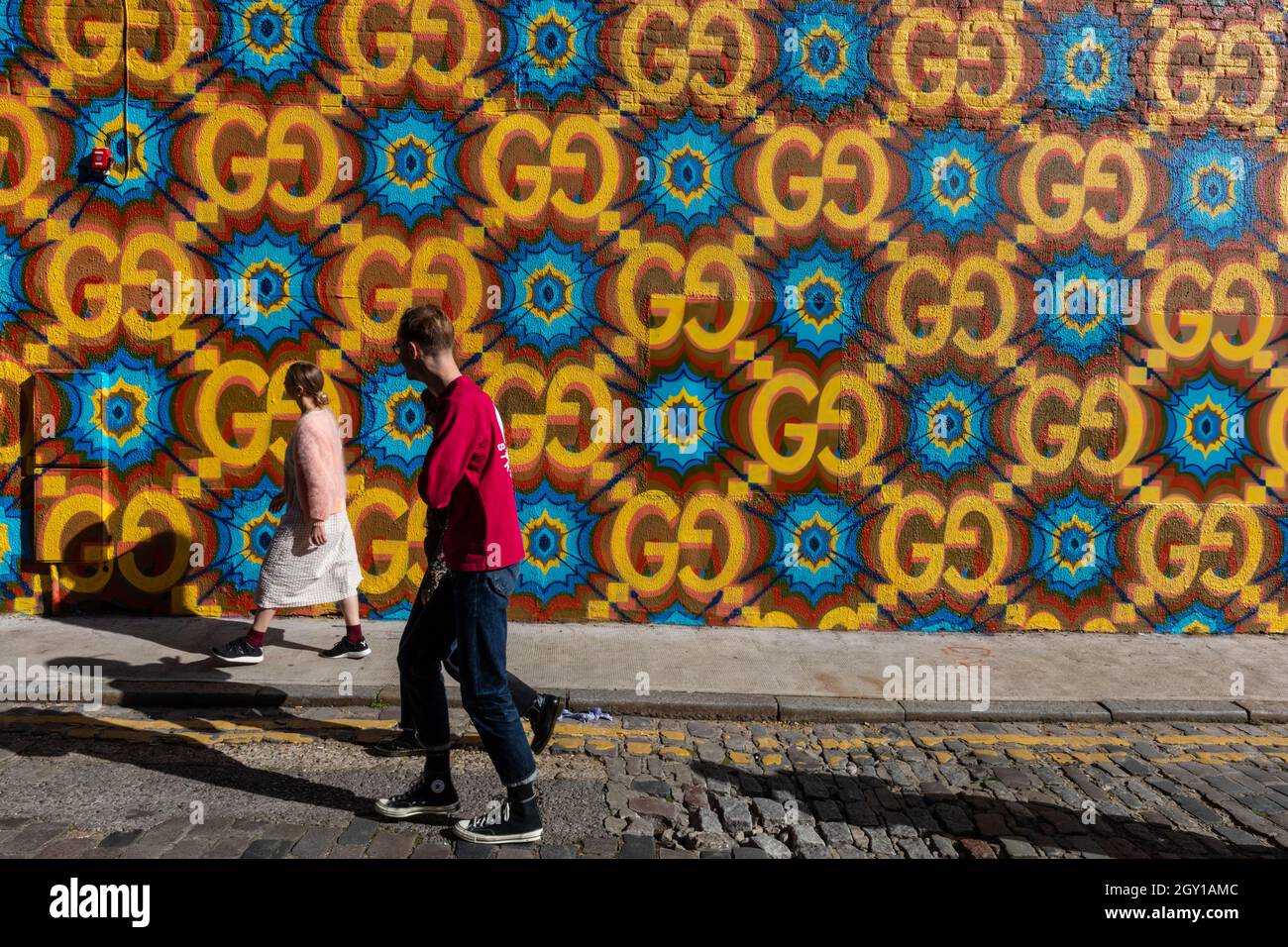 Londres, Royaume-Uni. 06e octobre 2021. Un nouveau magasin éclair Gucci 'Circolo' ouvre ses portes dans le quartier branché de Shoreditch à Londres. Le magasin est doté d'un extérieur dynamique et d'un espace unique. Il restera ouvert pendant trois mois. Credit: Imagetraceur/Alamy Live News Banque D'Images Londres, Royaume-Uni. 06e octobre 2021. Un nouveau magasin éclair Gucci 'Circolo' ouvre ses portes dans le quartier branché de Shoreditch à Londres. Le magasin est doté d'un extérieur dynamique et d'un espace unique. Il restera ouvert pendant trois mois. Credit: Imagetraceur/Alamy Live News Banque D'Images