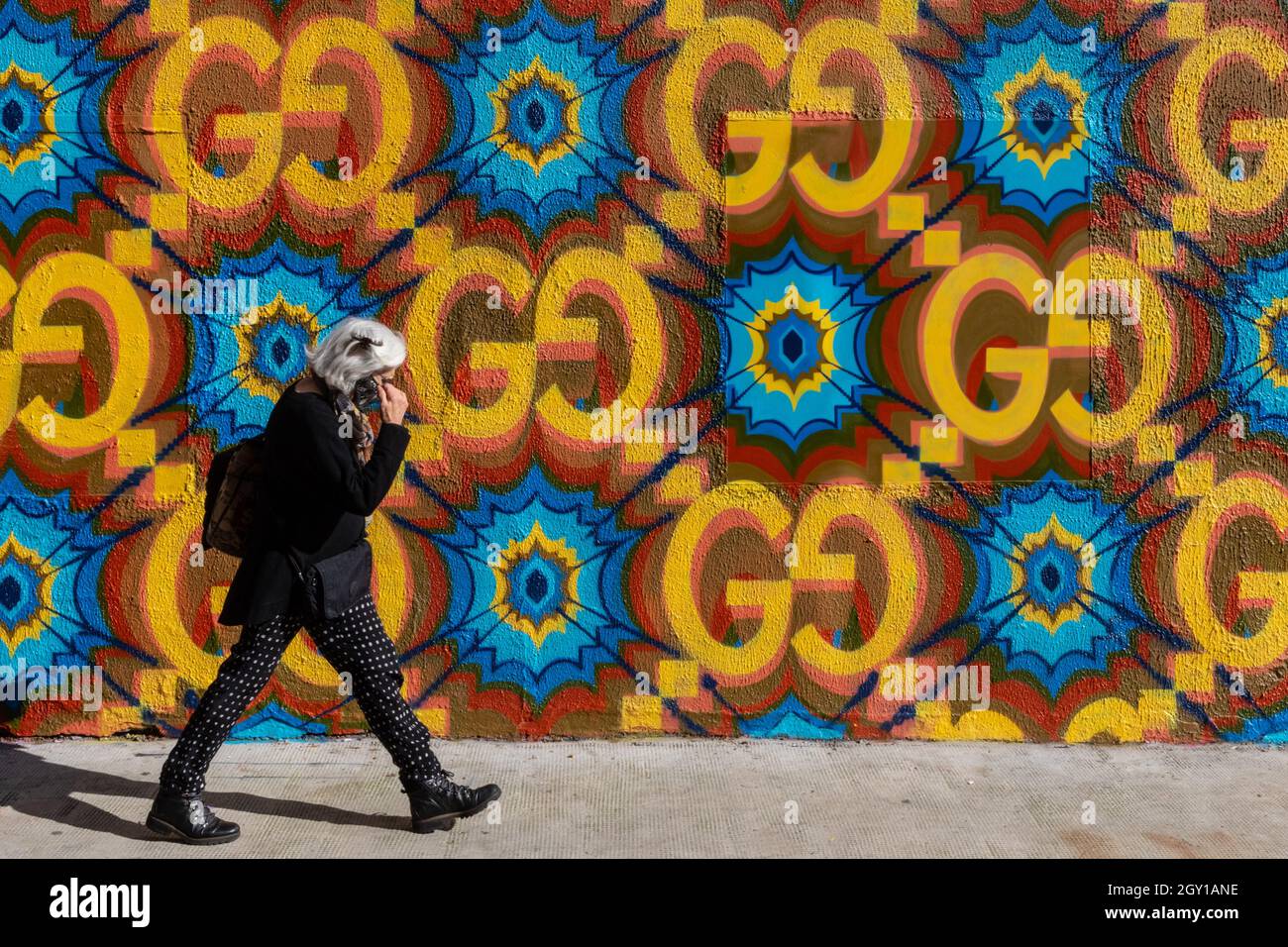 Londres, Royaume-Uni. 06e octobre 2021. Un nouveau magasin éclair Gucci 'Circolo' ouvre ses portes dans le quartier branché de Shoreditch à Londres. Le magasin est doté d'un extérieur dynamique et d'un espace unique. Il restera ouvert pendant trois mois. Credit: Imagetraceur/Alamy Live News Banque D'Images Londres, Royaume-Uni. 06e octobre 2021. Un nouveau magasin éclair Gucci 'Circolo' ouvre ses portes dans le quartier branché de Shoreditch à Londres. Le magasin est doté d'un extérieur dynamique et d'un espace unique. Il restera ouvert pendant trois mois. Credit: Imagetraceur/Alamy Live News Banque D'Images
