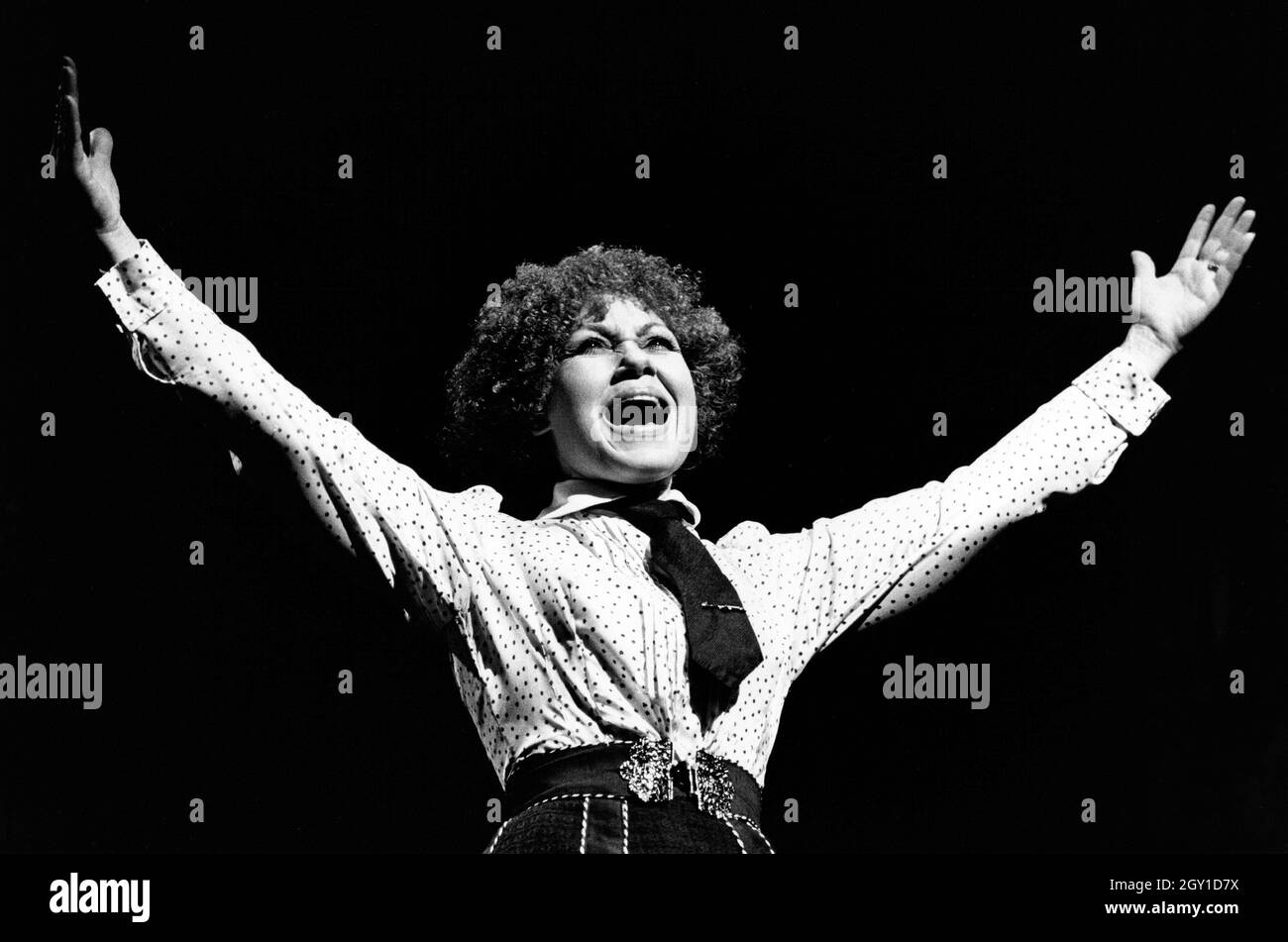 Cleo Laine (Colette) à COLETTE au Comedy Theatre, Londres SW1 24/09/1980 musique, livre et paroles: John Dankworth design: Tim Goodchild Lighting: David Hersey réalisateur: Wendy Toye Banque D'Images