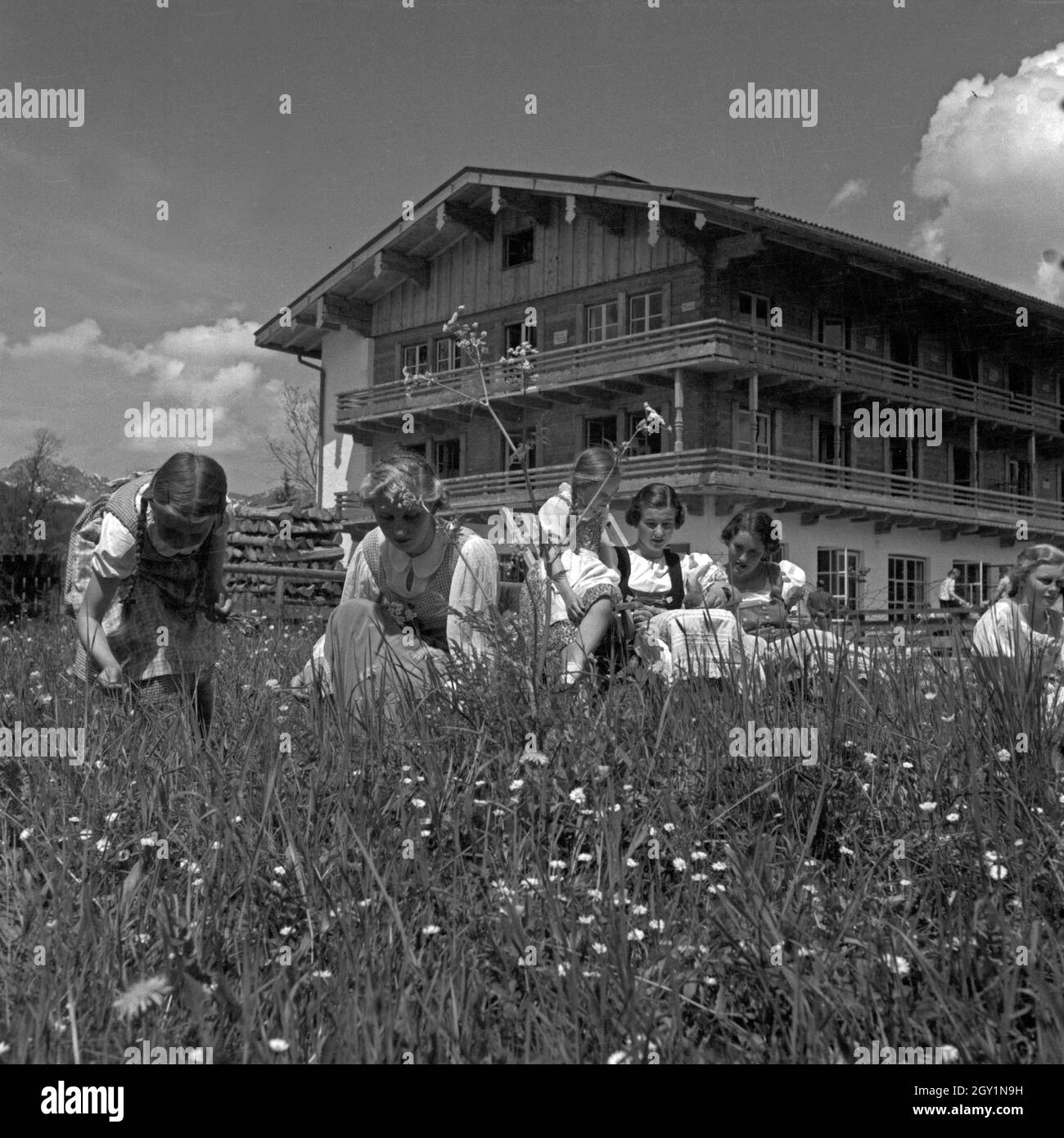 Un BdM Mädchen (in der Jugendherberge Adolf Hitler à Berchtesgaden, Deutschland 1930 er Jahre. Filles BdM séjournant à l'auberge de jeunesse d'Adolf Hitler à Berchtesgaden, Allemagne 1930. Banque D'Images