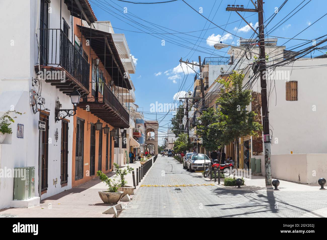 Saint-Domingue, République dominicaine - 11 janvier 2017 : vue sur la rue du centre-ville de Saint-Domingue. Les gens ordinaires marchent dans la rue Banque D'Images