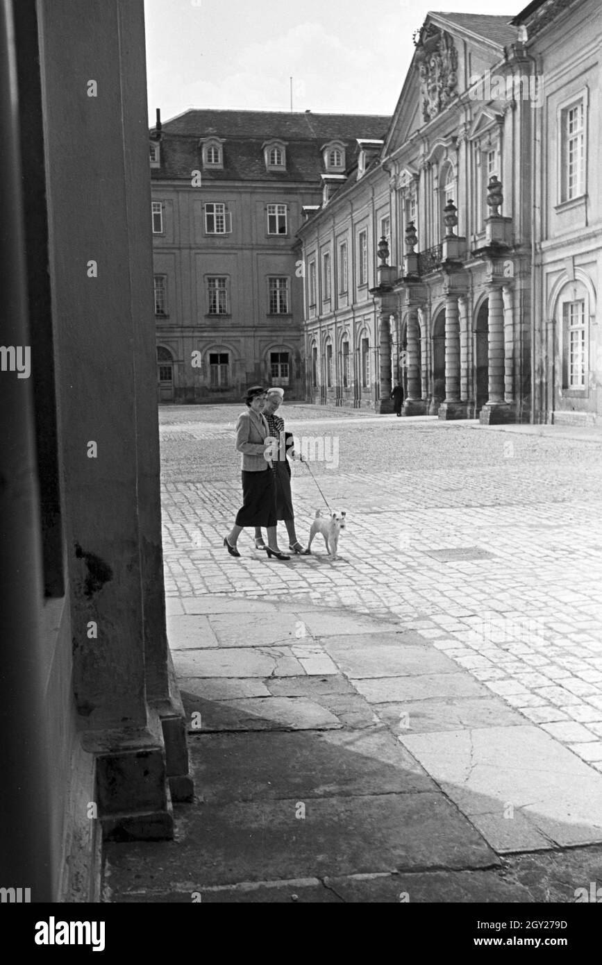 Das barocke Residenzschloss à Ludwigsburg, Deutschland 1930 er Jahre. Le Palais baroque de Ludwigsburg, Allemagne 1930. Banque D'Images