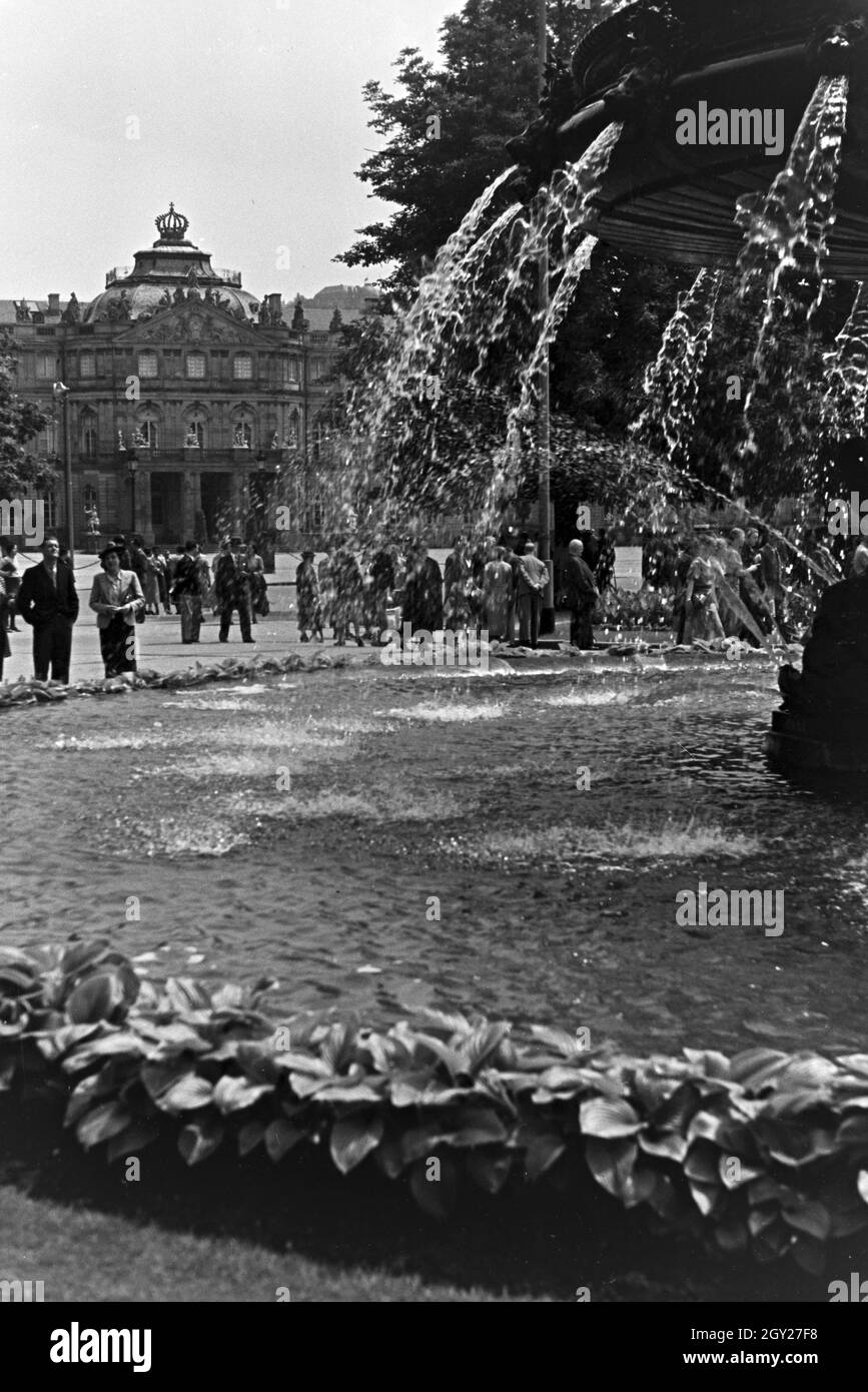 Das Neue Schloss à Stuttgart, eine der wichtigsten Sehenswürdigkeiten der Stadt, Deutschland 1930 er Jahre. Le nouveau palais à Stuttgart, l'une des principales attractions de la ville, de l'Allemagne des années 1930. Banque D'Images