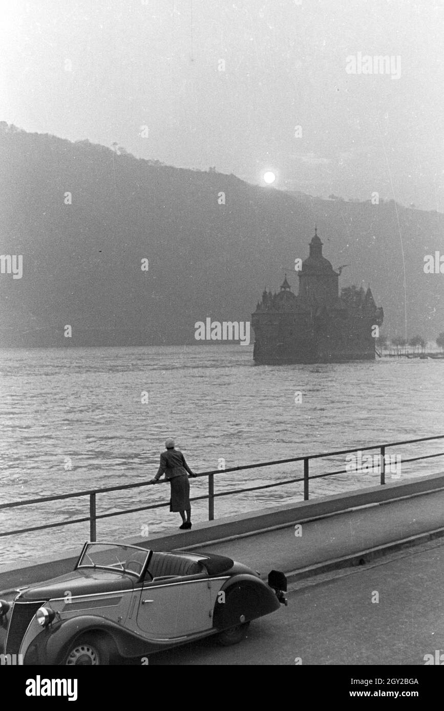 Ein Ausflug nach Kaub am Rhein, Deutsches Reich 1930er Jahre. Un voyage à Kaup sur le Rhin, l'Allemagne des années 1930. Banque D'Images