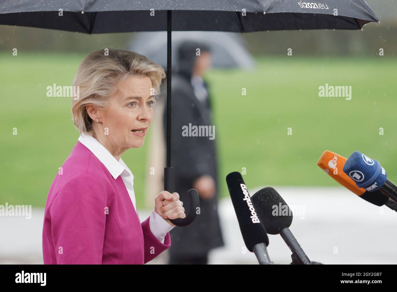 Brdo PRI Kranju, Slovénie. 06e octobre 2021. Le président de la Commission européenne Ursula von der Leyen s'adresse à la presse lors du sommet UE-Balkans occidentaux à Brdo pri Kranju. (Photo de Luka Dakskobler/SOPA Images/Sipa USA) crédit: SIPA USA/Alay Live News Banque D'Images