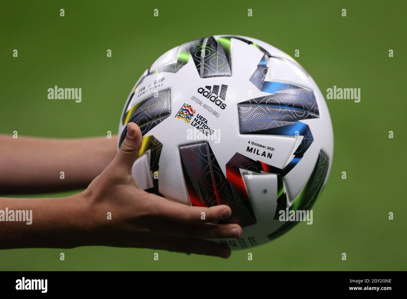 Nations Unies, Ligue Adidas ballon de match officiel de l'UEFA 2018/2019  Ligue des Nations Unies sur le piédestal Photo Stock - Alamy