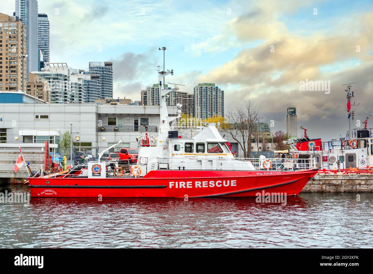 WM. Thornton bateau de sauvetage incendie dans le lac Ontario, dans le secteur riverain de Toronto, Canada Banque D'Images