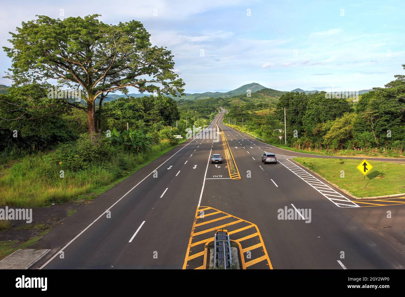L'autoroute panaméricaine (Panamericana) - la route principale à travers le Panama, et l'un des plus importants débits des continents américains.Sur la photo Banque D'Images